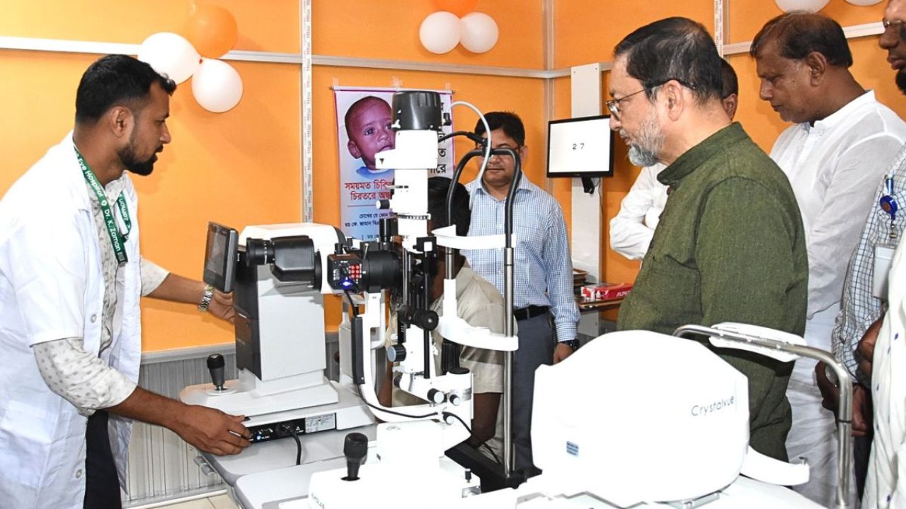 বাস চালকদের চোখের চিকিৎসায় ভিশন সেন্টার