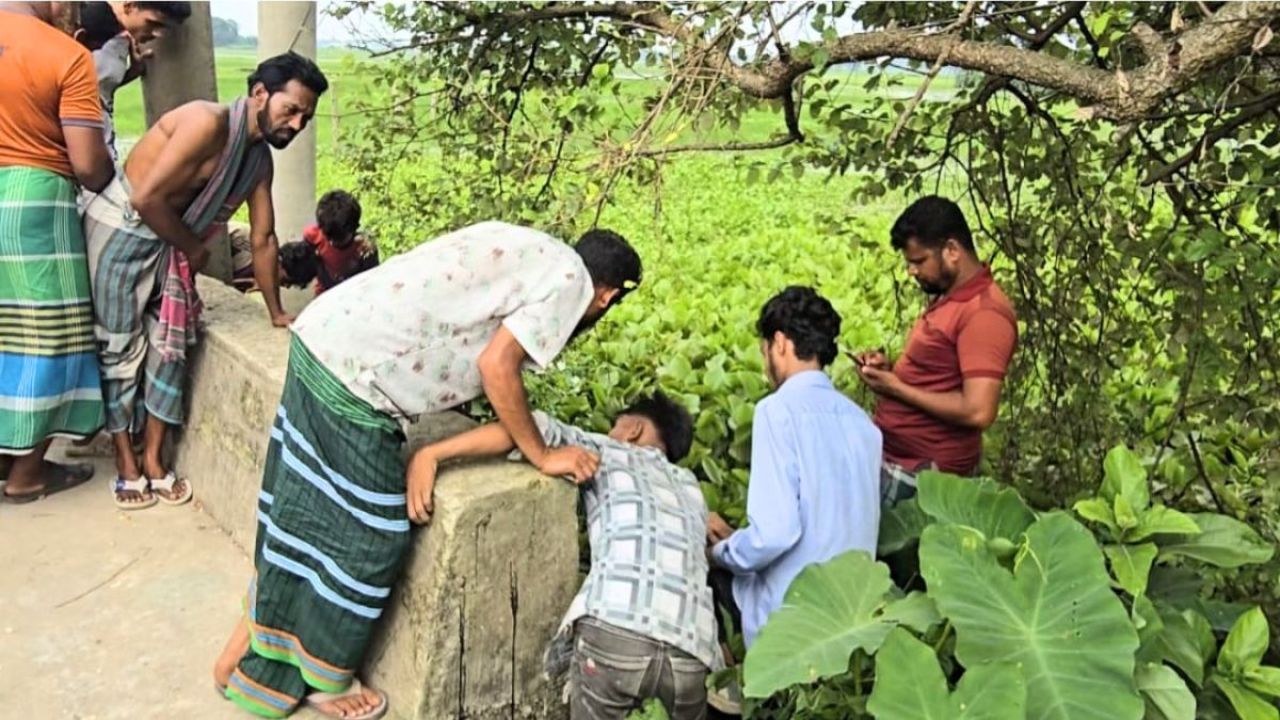 কালভার্টের নিচে নিখোঁজ চালকের পচা লাশ