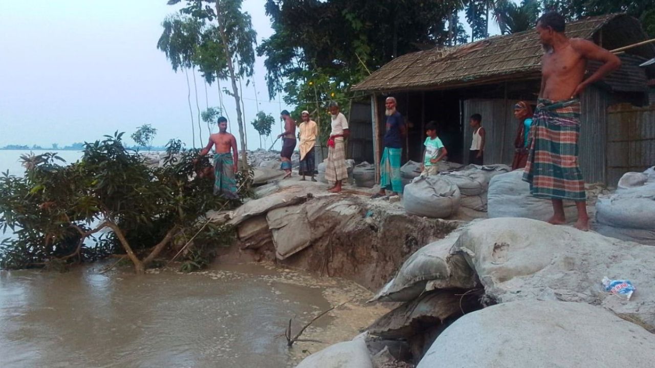 রাজারহাটে তিস্তার তীব্র ভাঙন, বিলীন ২৫ ঘরবাড়ি