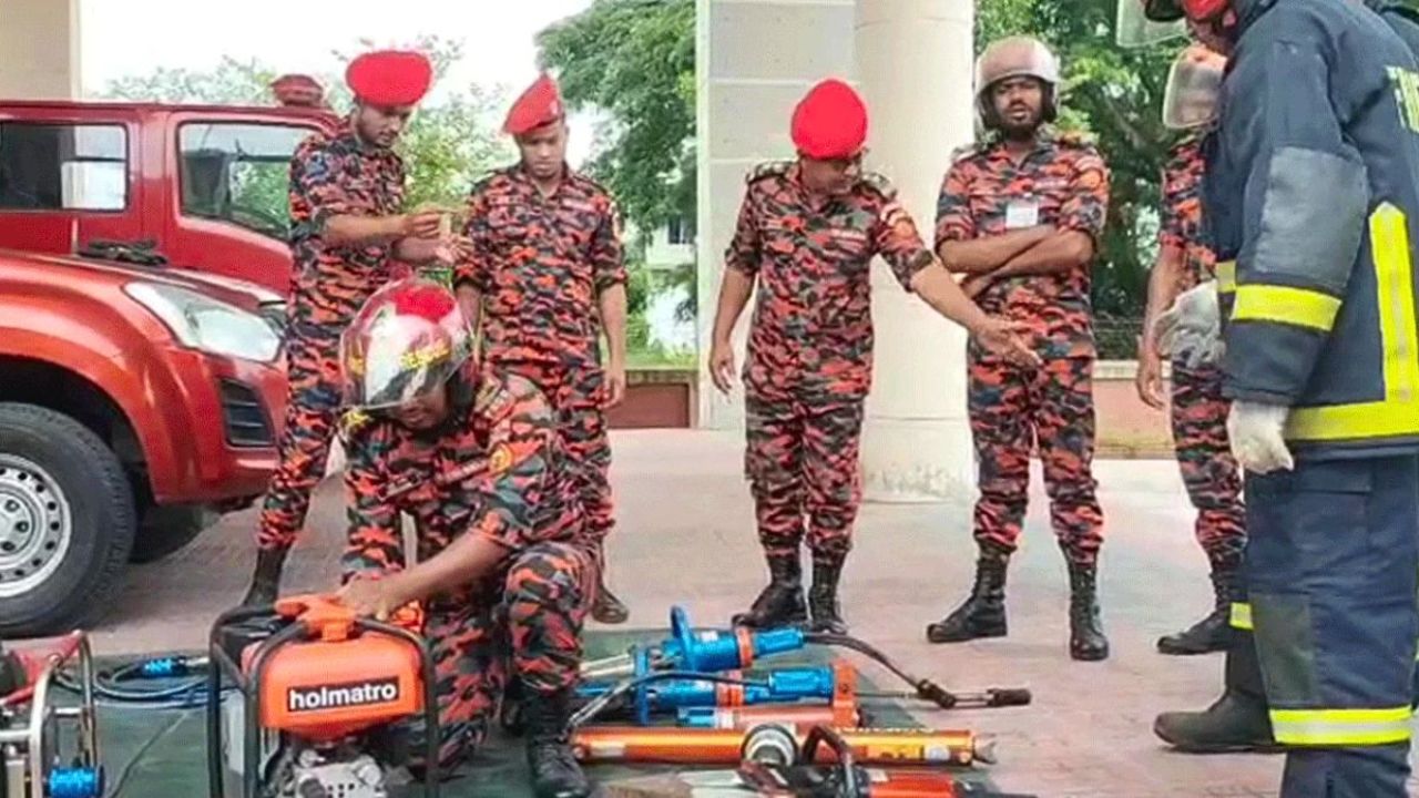 দুর্যোগ মোকাবিলায় প্রস্তুত মুন্সিগঞ্জের সব ফায়ার স্টেশন
