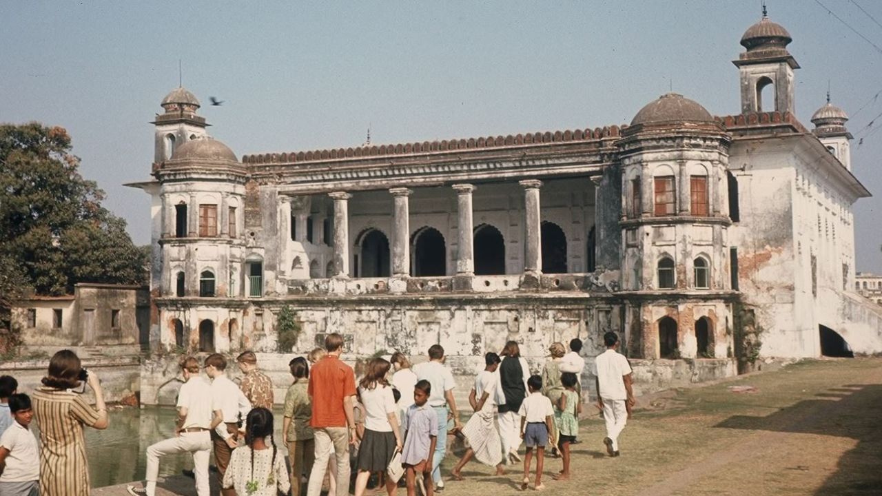 ইমাম হুসাইনের ‘নির্দেশনায়’ হোসনী দালান নির্মাণ