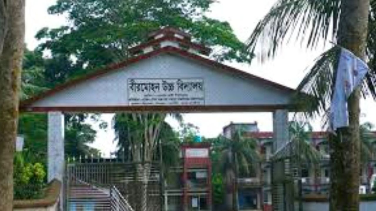  ডাসারে শিক্ষকের বিরুদ্ধে যৌন হয়রানির অভিযোগে বিক্ষোভ