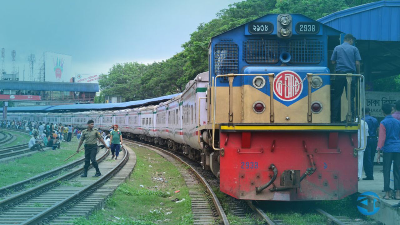 ​লোকসান কমাতে বেসরকারি ইজারায় যাচ্ছে পশ্চিমাঞ্চলের ১১ ট্রেন