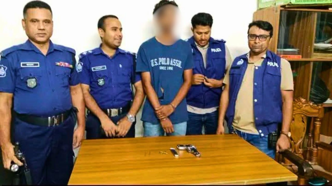 দৌলতপুরে পুলিশের জালে অস্ত্রধারী যুবক