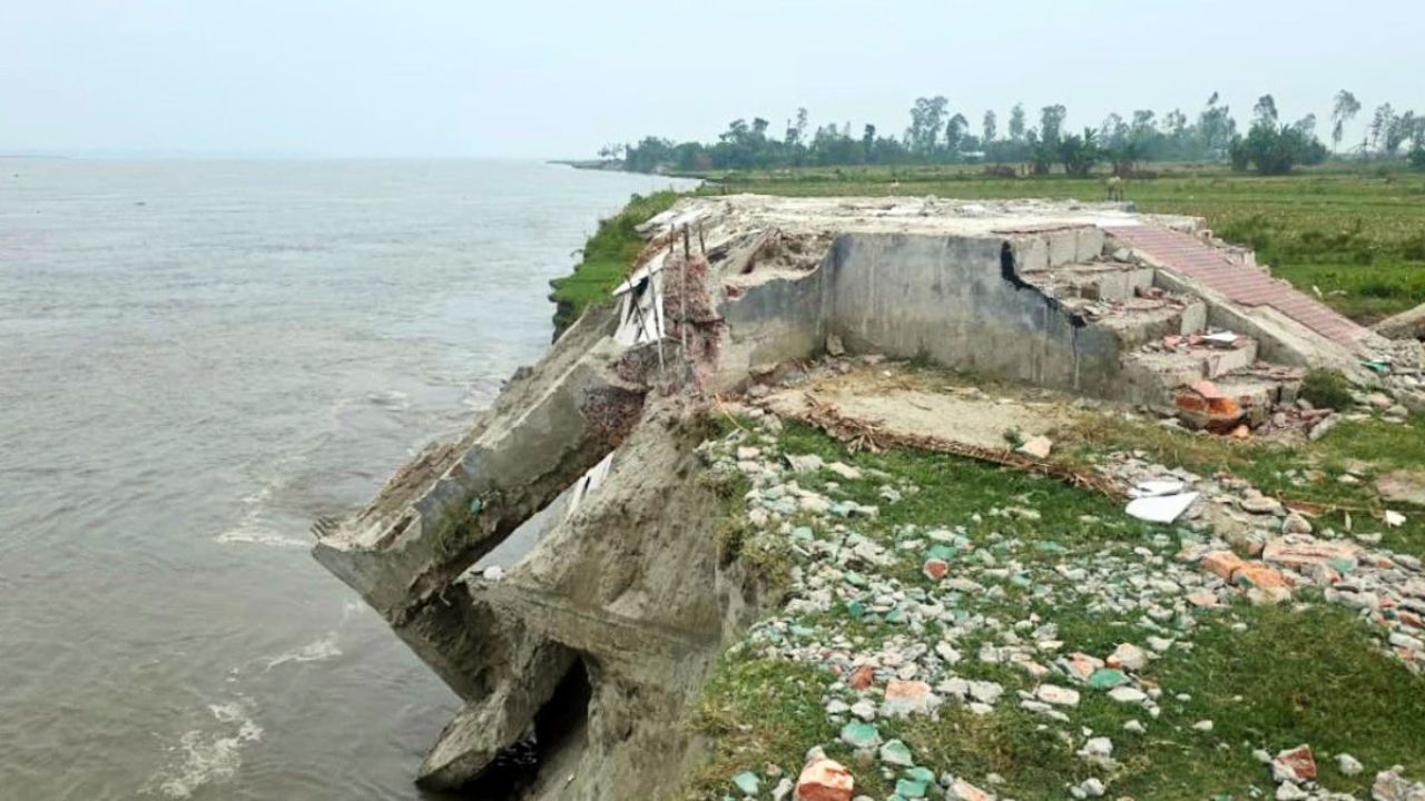এক সপ্তাহে শেষ ২০০ পরিবারের ভিটেমাটি