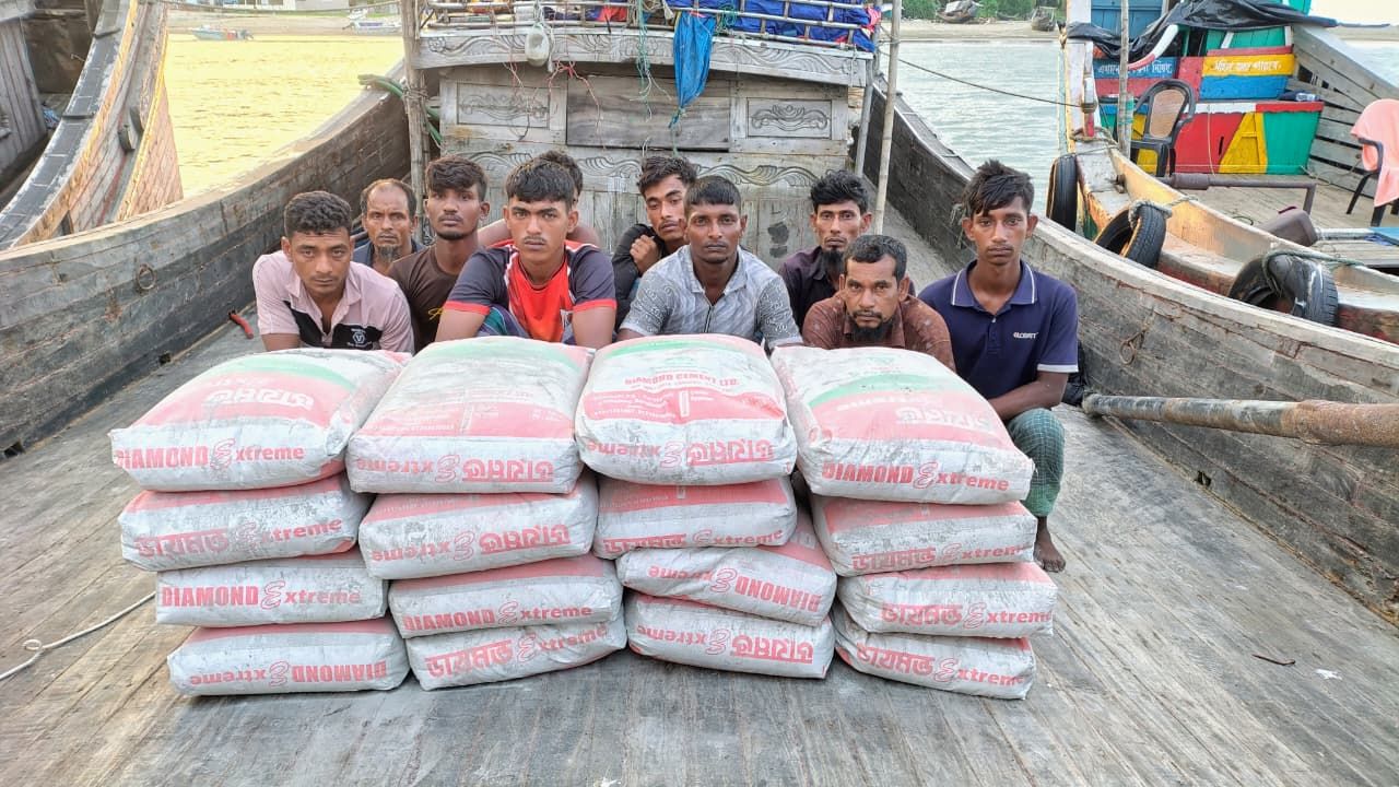 সিমেন্ট নিয়ে মিয়ানমার যাওয়ার পথে ধরা ২১
