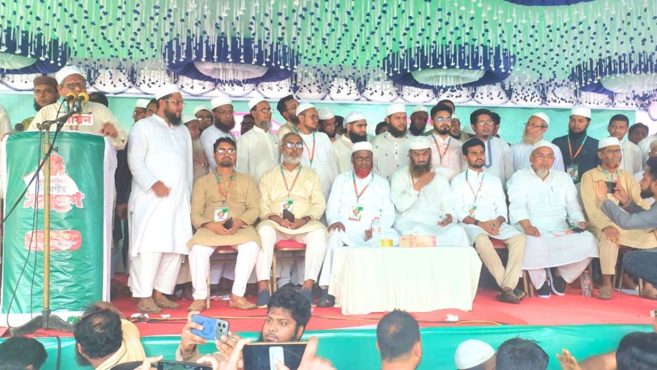গণভোটের রায় বাস্তবায়নের দাবিতে ময়মনসিংহে ১১ দলের সমাবেশ