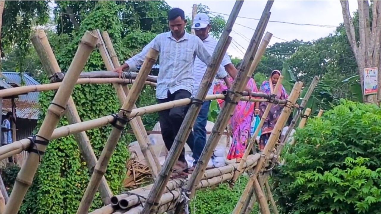 মাদারীপুরে ৫ বছর ধরে সেতু নেই, ভোগান্তিতে ১৫ গ্রামের মানুষ