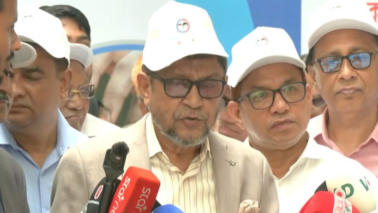 জন্মের পরপরই নবজাতককে শালদুধ খাওয়ানোর পরামর্শ স্বাস্থ্যমন্ত্রীর