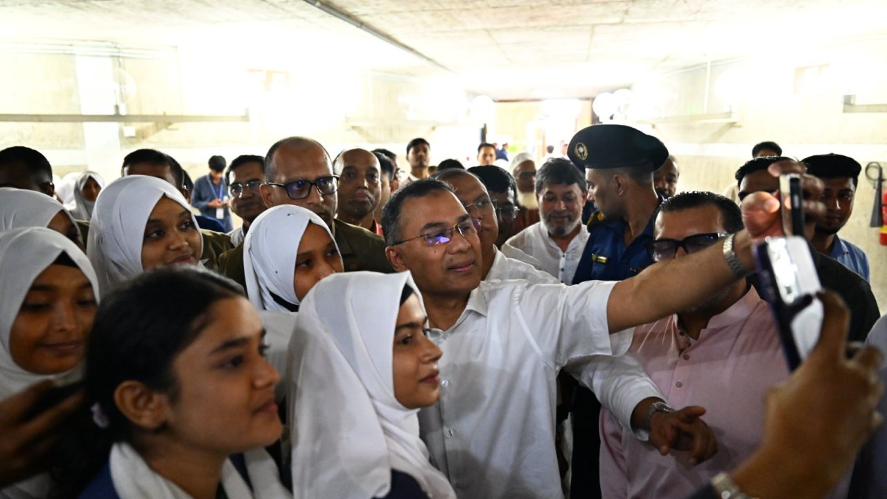 প্রধানমন্ত্রীর সেলফিতে মনোহরগঞ্জের শিক্ষক-শিক্ষার্থীরা
