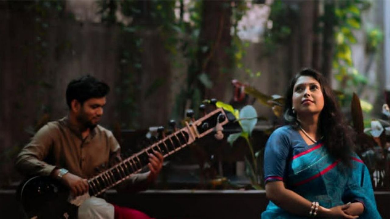 নজরুলের গান নিয়ে এলেন বর্ণালী সরকার