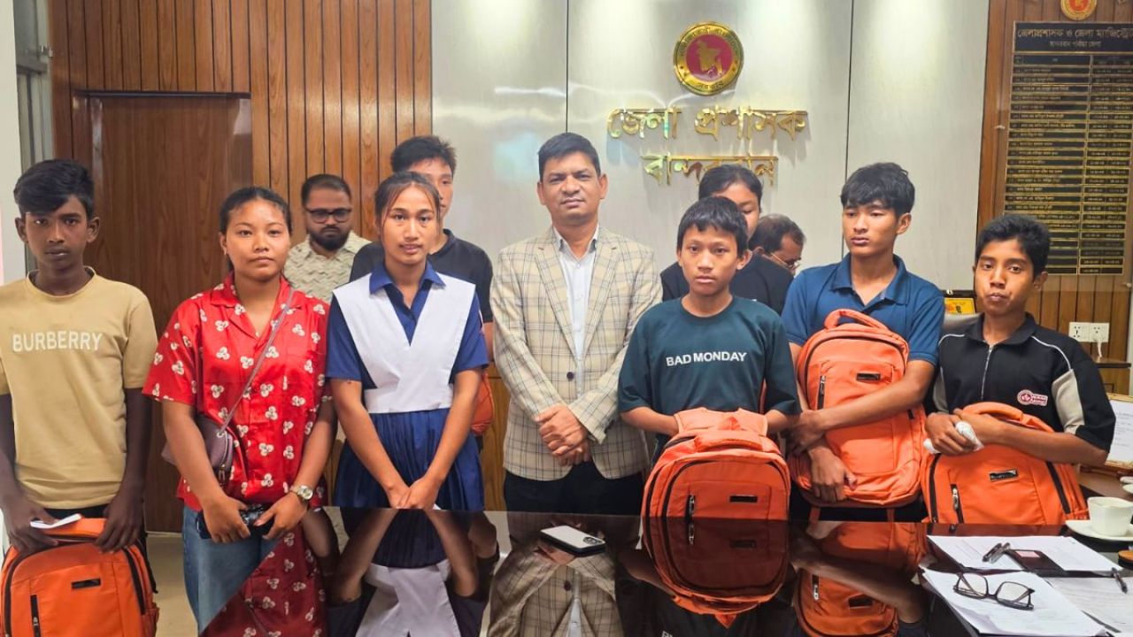 লেখাপড়া নিয়ে দুশ্চিন্তা শেষ ৮ শিক্ষার্থীর