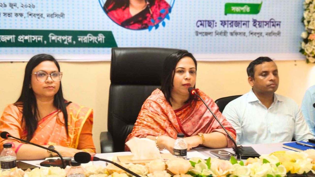 সরকারি কর্মকর্তাদের সময়মতো অফিসে আসার নির্দেশ নরসিংদীর ডিসির