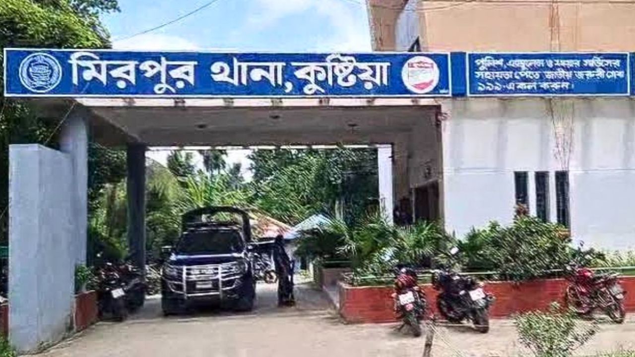কুষ্টিয়ায় ভ্যানচালককে গাছে বেঁধে সর্বস্ব লুট