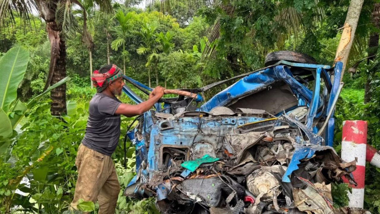 রাজবাড়ীর কালুখালীতে বাস-পিকআপ সংঘর্ষে চালক নিহত