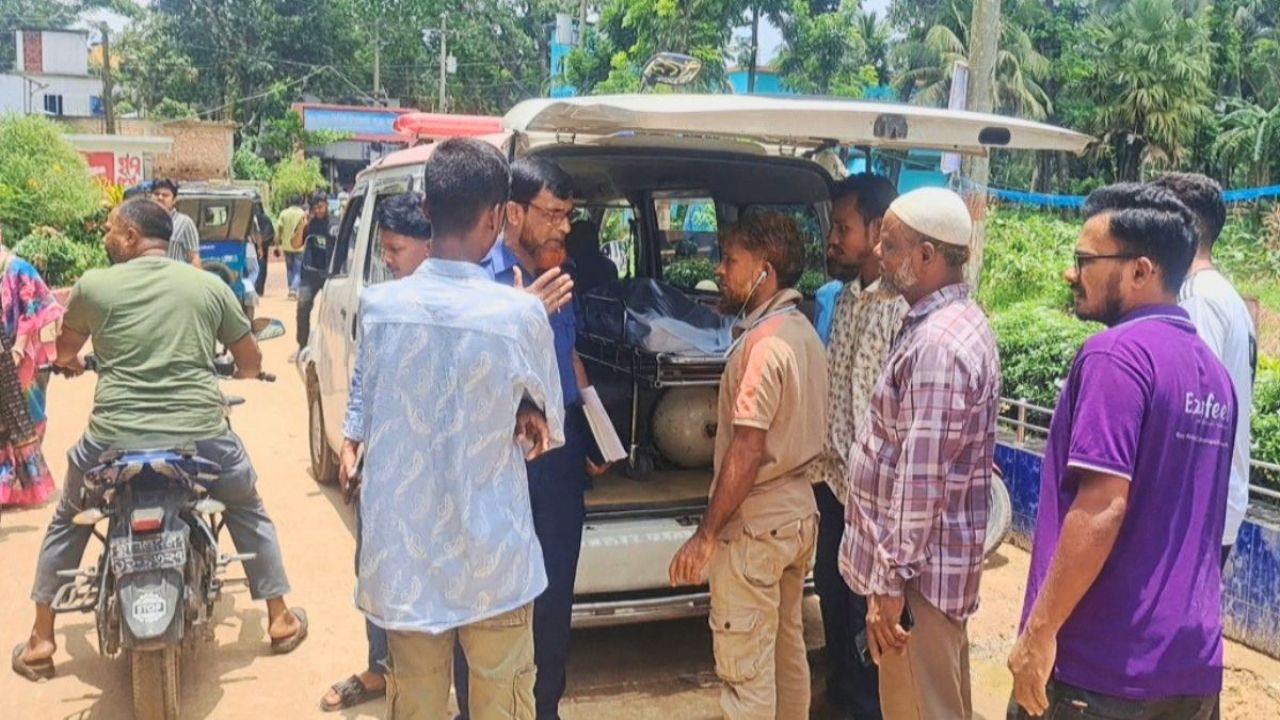 ফেনীতে সড়ক দুর্ঘটনায় নিহত ২