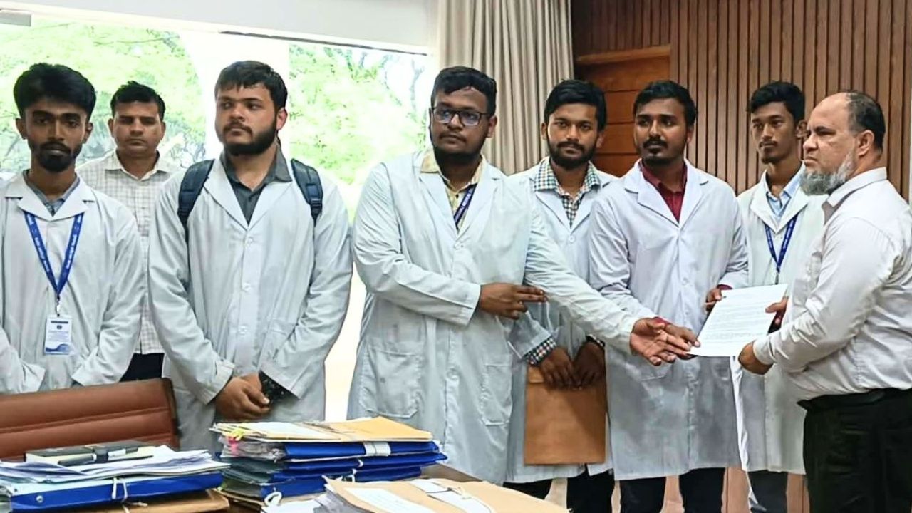 সুনামগঞ্জ মেডিকেল কলেজ হাসপাতাল চালুর দাবিতে স্মারকলিপি