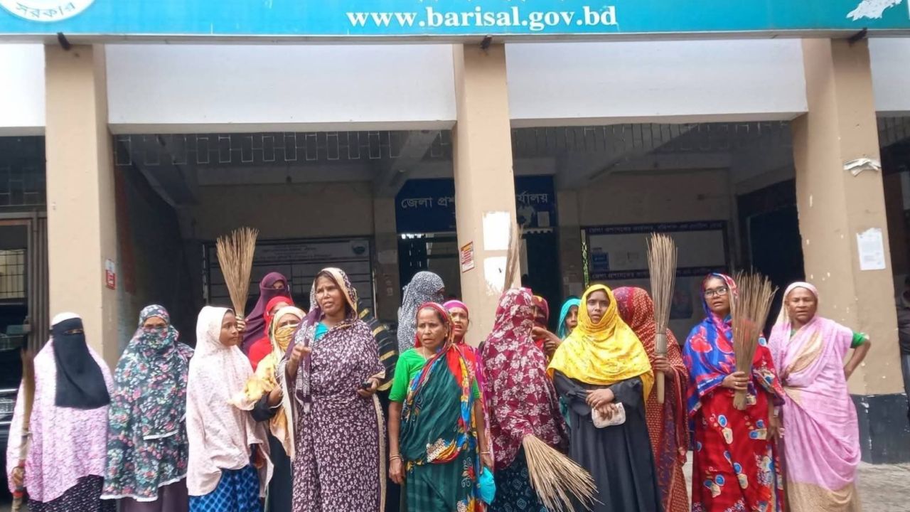দুর্নীতির অভিযোগে বরিশালের ডিসি অপসারিত