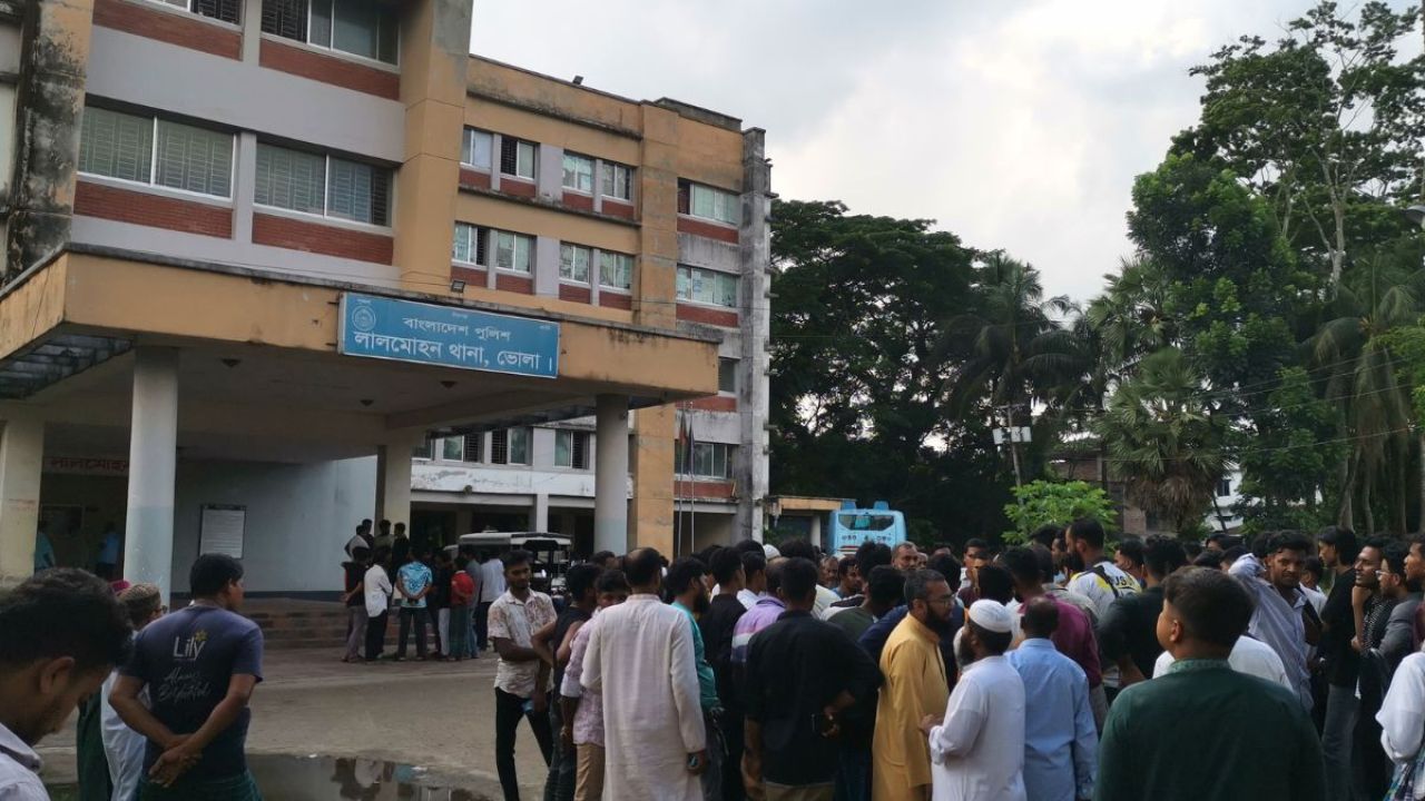 কলেজছাত্রকে ‘কুপিয়ে হত্যা’ করল স্কুলছাত্র