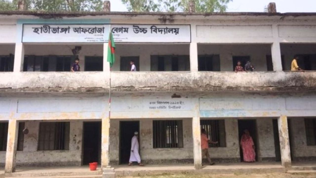 পরীক্ষার হলে মোবাইল, ৩ পরীক্ষার্থী বহিষ্কার