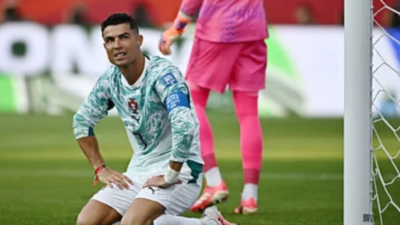 আক্রমণ-পাল্টা আক্রমণ সত্ত্বেও প্রথমার্ধে গোলের দেখা নেই
