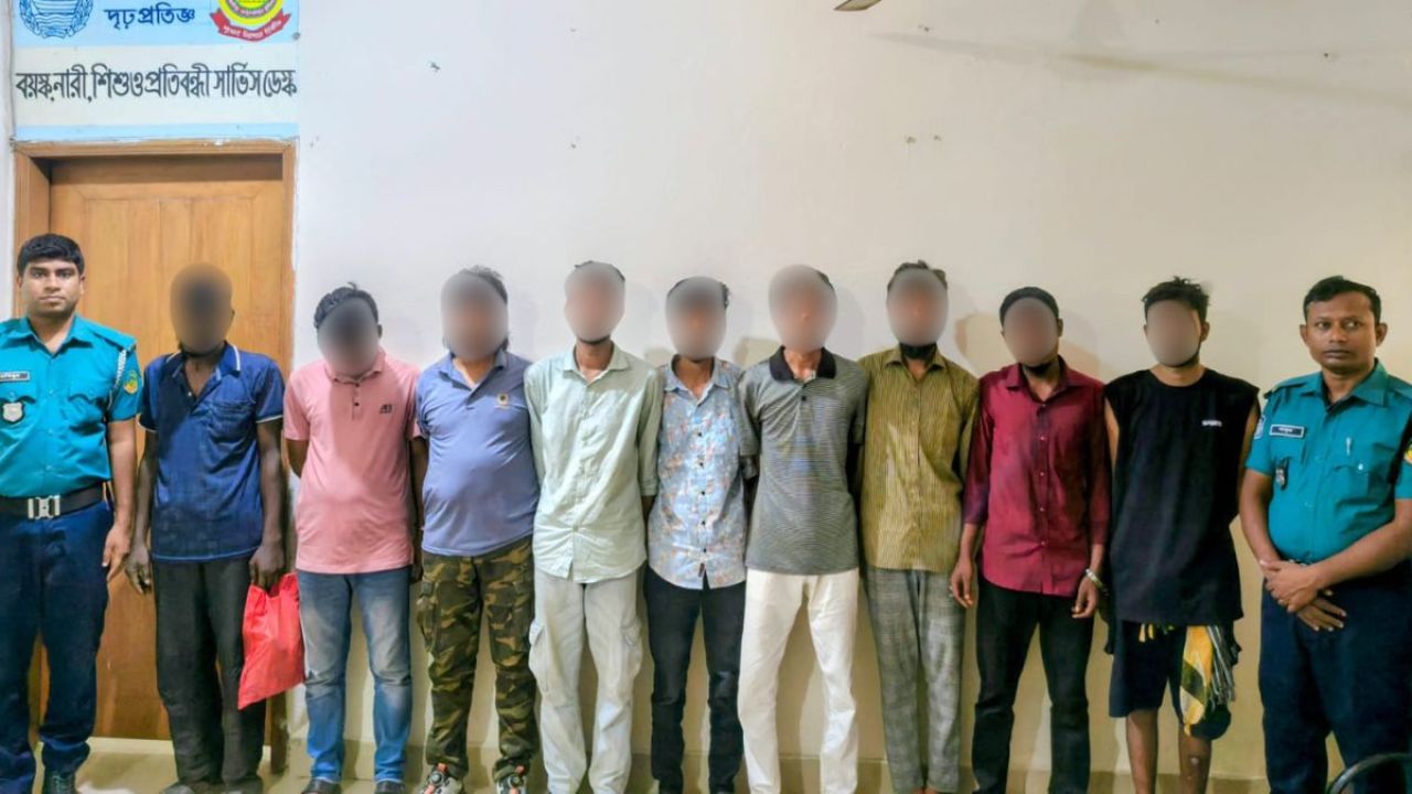 টঙ্গীতে পুলিশের বিশেষ অভিযান, অস্ত্র ও মাদকসহ গ্রেপ্তার ১৬