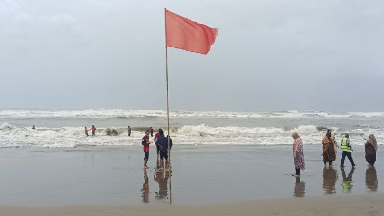 বঙ্গোপসাগরে লঘুচাপ: বন্দরে ৩ নম্বর সতর্ক সংকেত
