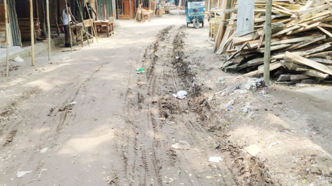 দুই দশক সংস্কার নেই, ঘিওরে জনদুর্ভোগ চরমে