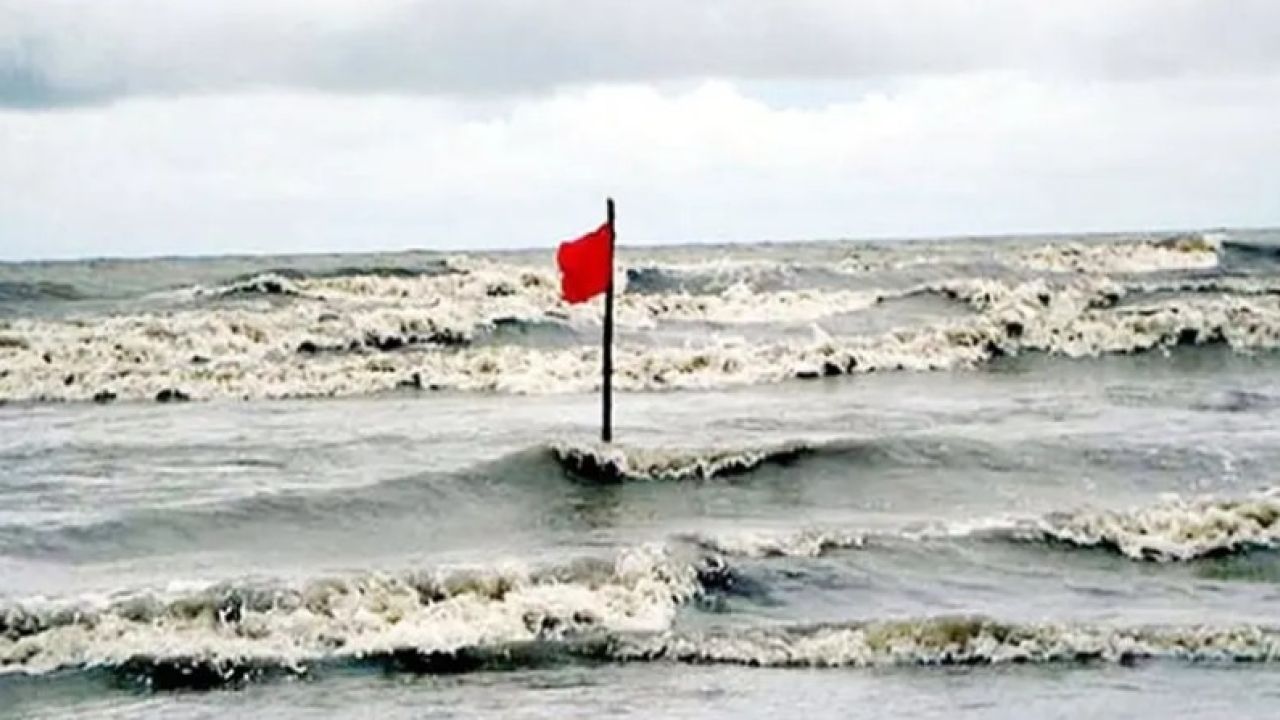 সাগর উত্তাল, ৪ বন্দরে ৩ নম্বর সতর্ক সংকেত