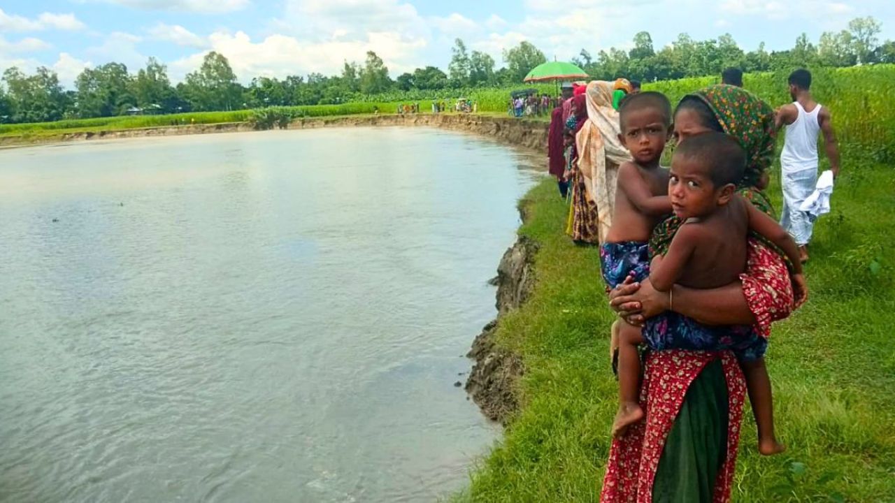 ইসলামপুরে নদীভাঙন আতঙ্কে বিনিদ্র রাত পার করছেন এলাকাবাসী