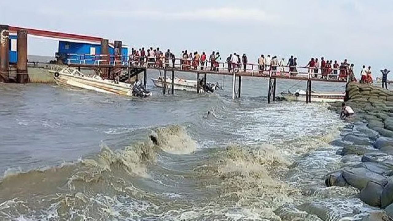 সাগর উত্তাল, হাতিয়ার সঙ্গে যোগাযোগ বিচ্ছিন্ন