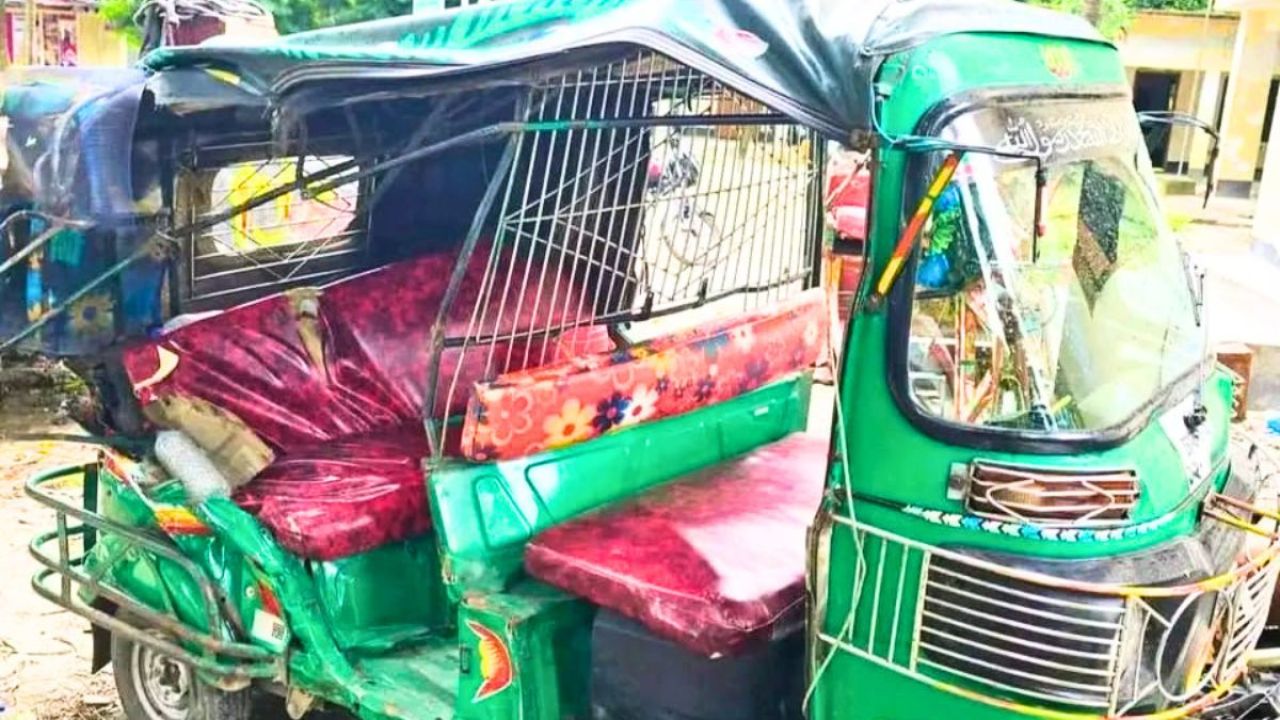 নবাবগঞ্জে নসিমন-সিএনজি সংঘর্ষে চালক নিহত