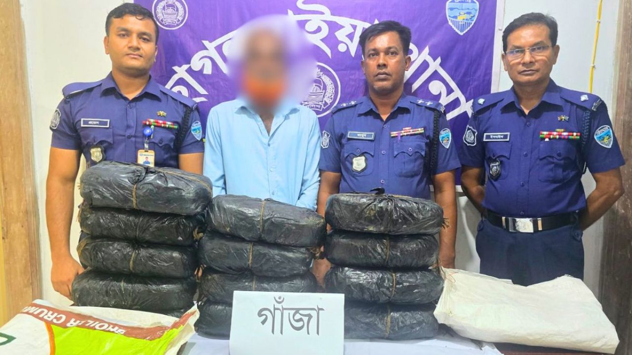 প্রাইভেটকারে মিলল ২৬ কেজি গাঁজা, চালক গ্রেপ্তার
