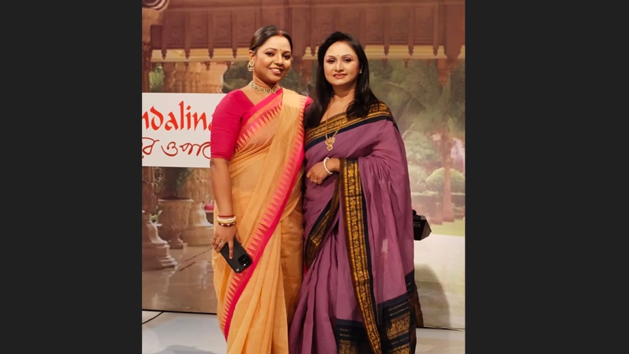 একই মঞ্চে গুরু-শিষ্যা প্রিয়াংকা গোপ ও মৃদুলা সমদ্দার