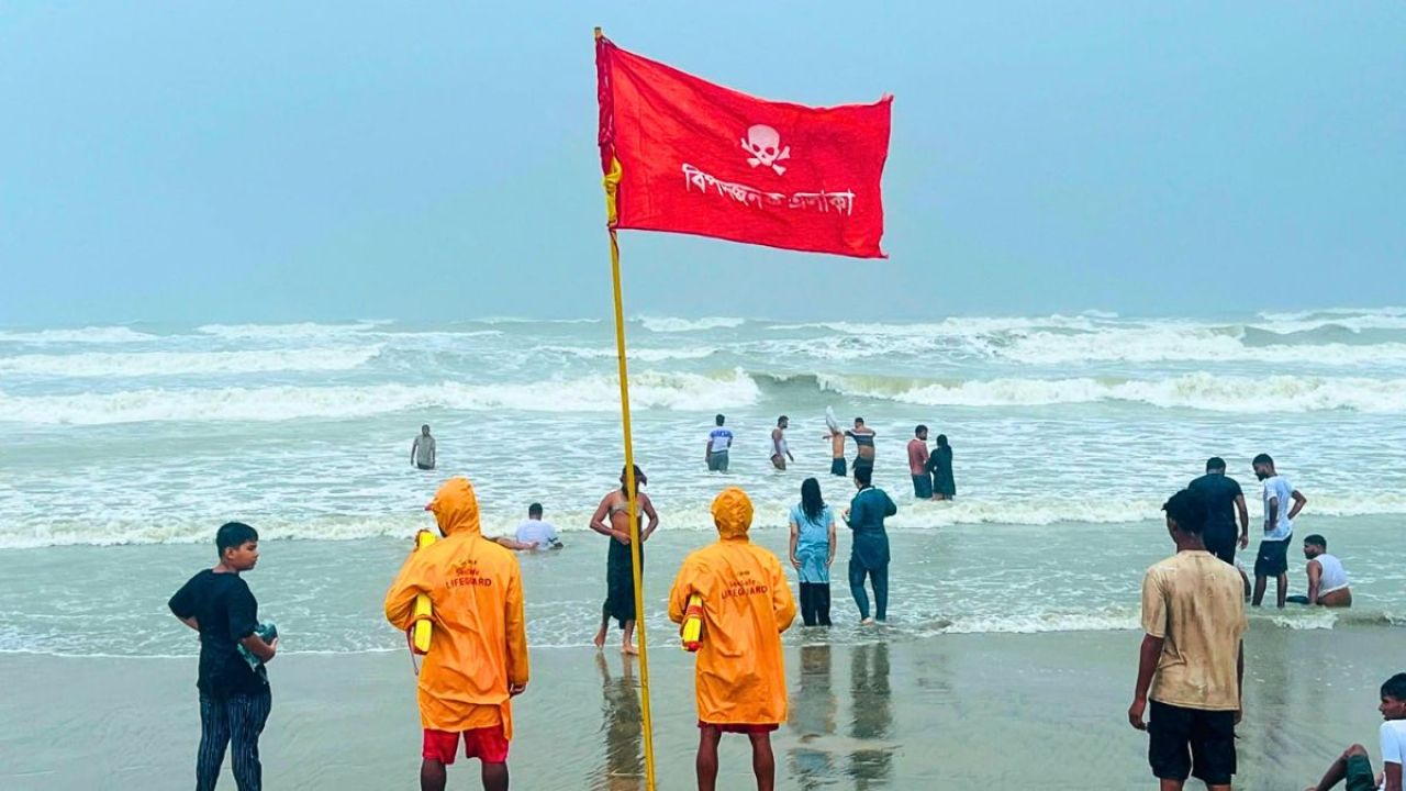 কক্সবাজারে পাহাড় ধসে ১০ প্রাণহানি, সতর্কতা জারি