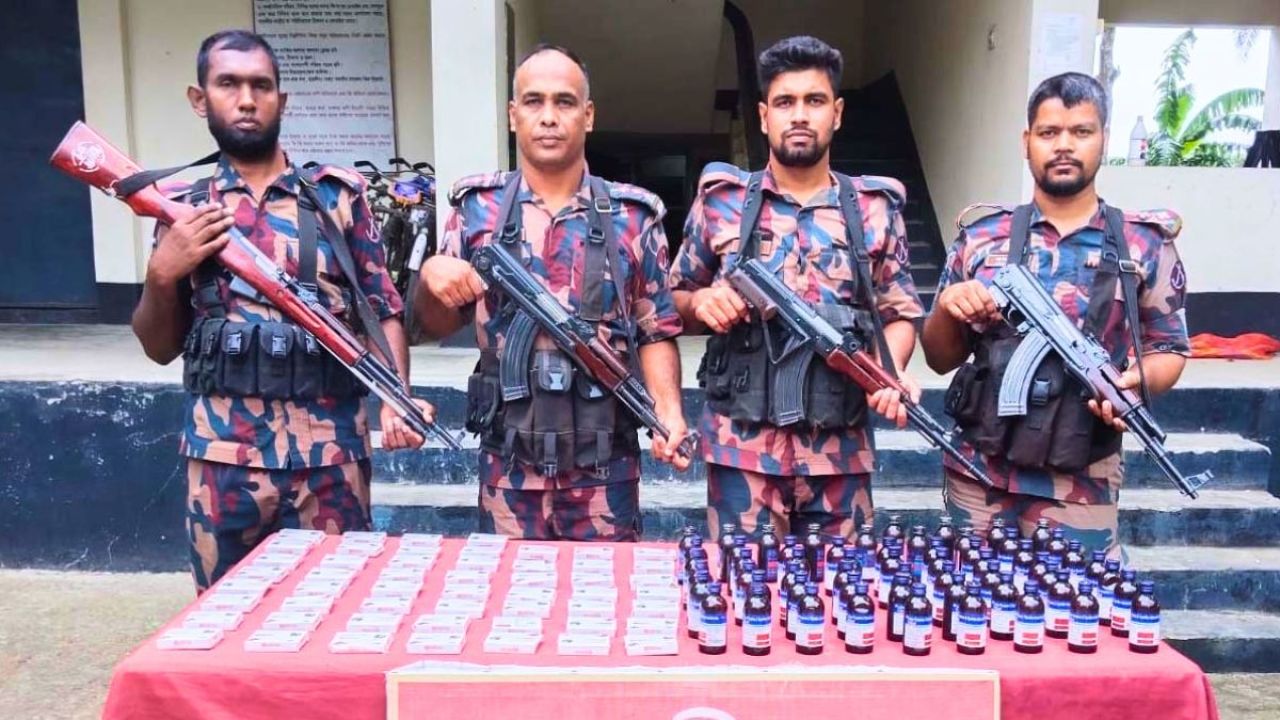 মহেশপুর সীমান্তে অভিযানে বিপুল মাদক ও ওষুধ উদ্ধার