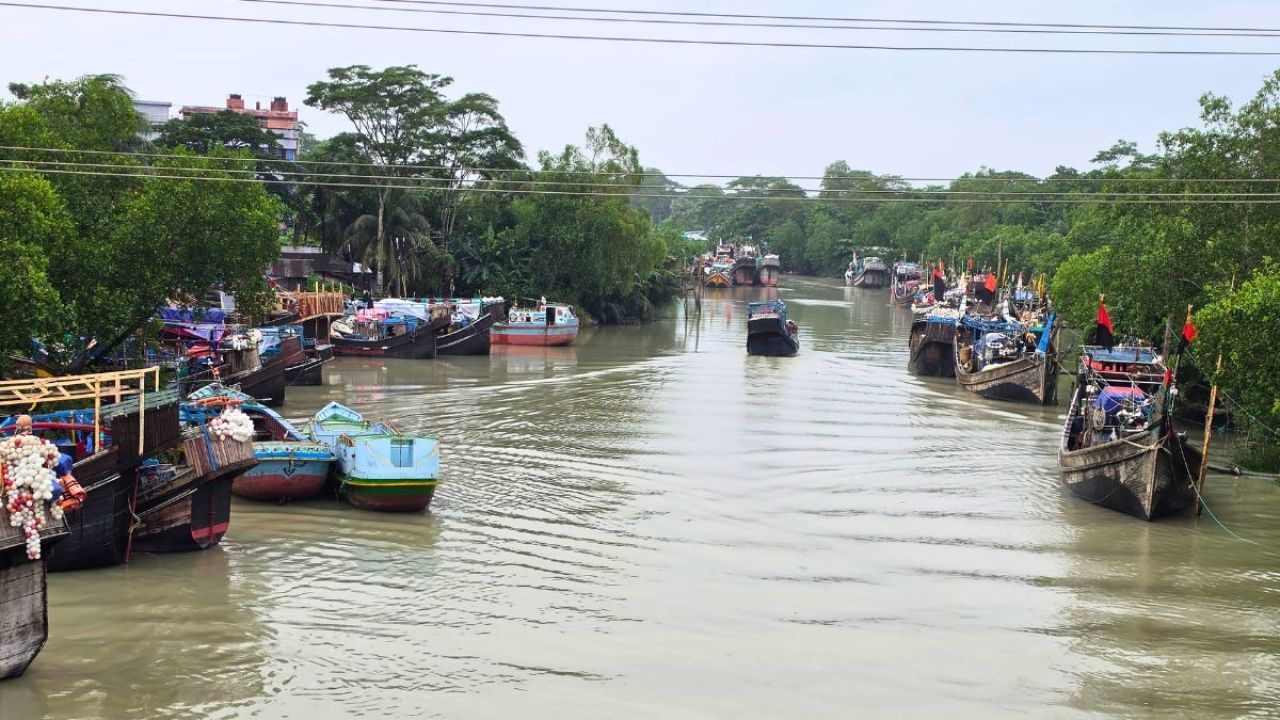 সাগর উত্তাল, খালি হাতে ফিরছেন হাজার হাজার জেলে