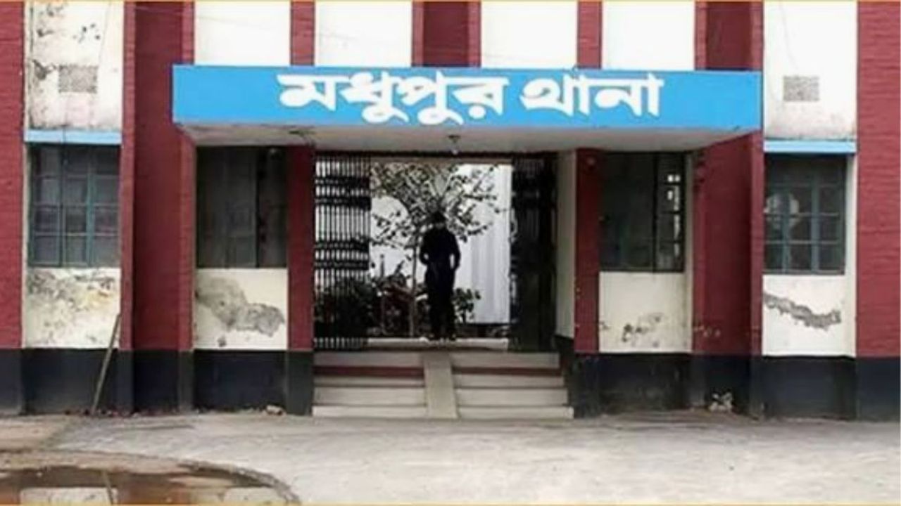 মধুপুরে প্রাইভেটকারের চাপায় অজ্ঞাতপরিচয় নারীর মৃত্যু