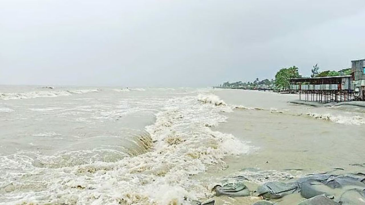 নিম্নচাপ আর ভারী বৃষ্টি, ৯ জেলায় বন্যার শঙ্কা