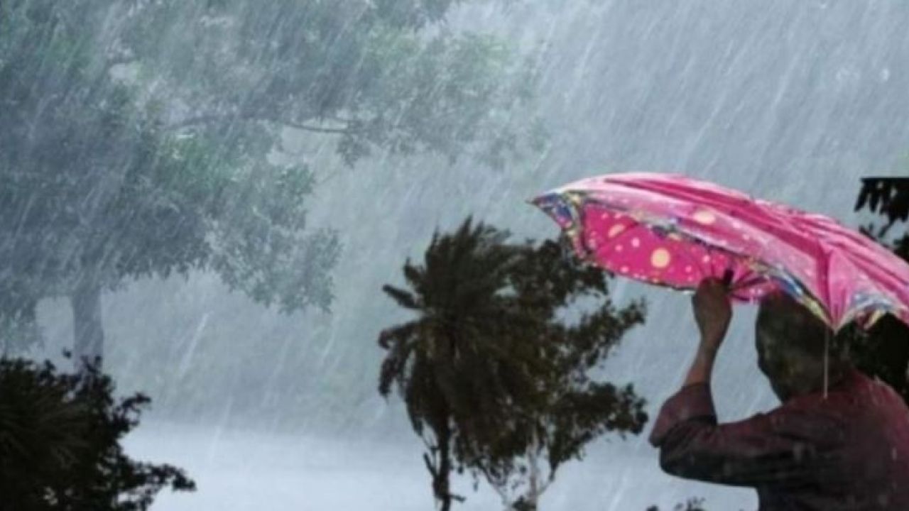 ৬ বিভাগে ভারী বৃষ্টি, ৪ সমুদ্রবন্দরে ৩ নম্বর সতর্কসংকেত