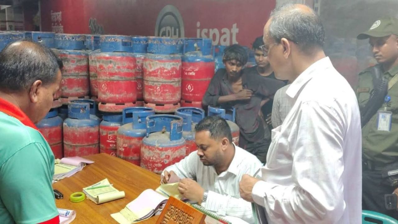 বেশি দামে এলপিজি বিক্রি, ব্যবসায়ীর জরিমানা