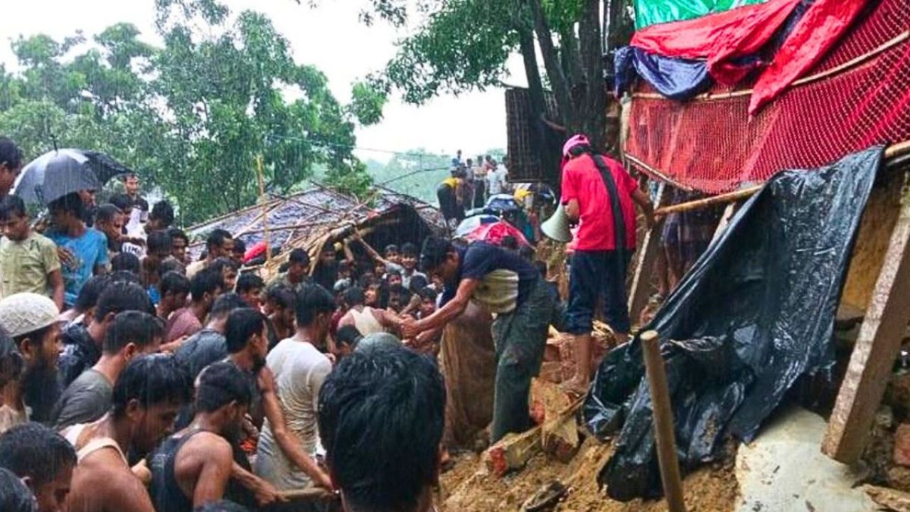 উখিয়ায় রোহিঙ্গা ক্যাম্পে পাহাড়ধসে ৭ শিক্ষার্থী নিহত