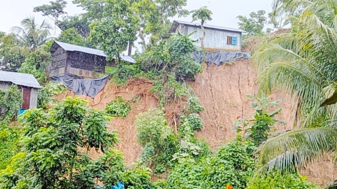চকরিয়ায় পাহাড়ধসে ২ শিশুর মৃত্যু