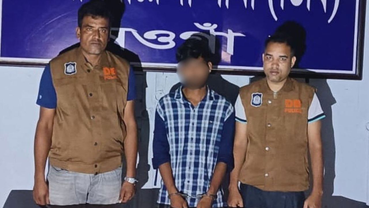 নওগাঁয় বাবাকে পিটিয়ে হত্যার অভিযোগে ছেলে গ্রেপ্তার