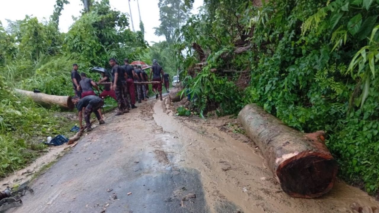 যোগাযোগ পুনরুদ্ধারে বান্দরবানে বিজিবি