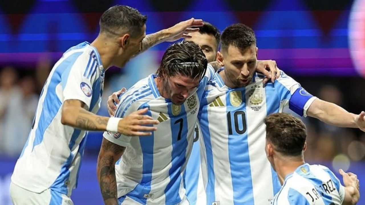 নিষেধাজ্ঞার মুখে আর্জেন্টাইন তারকাসহ ১৮ ফুটবলার