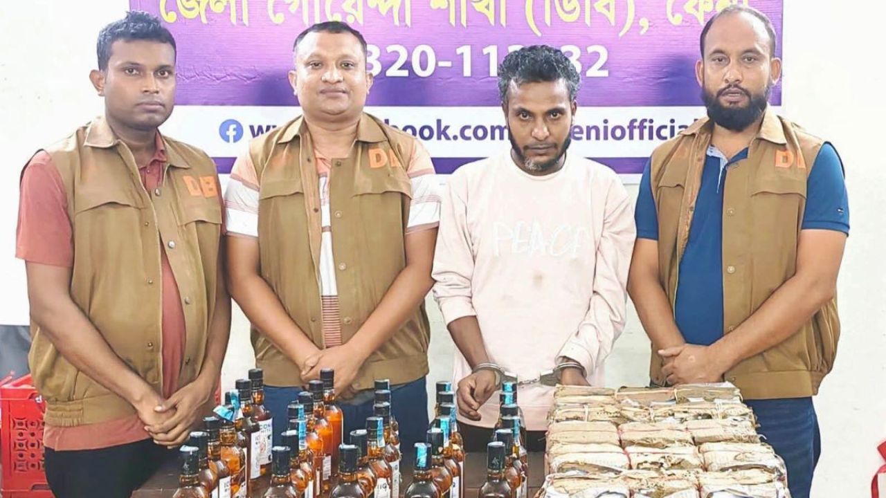 ডিপার্টমেন্টাল স্টোরের সামনে মাদক কারবার, গ্রেপ্তার ১