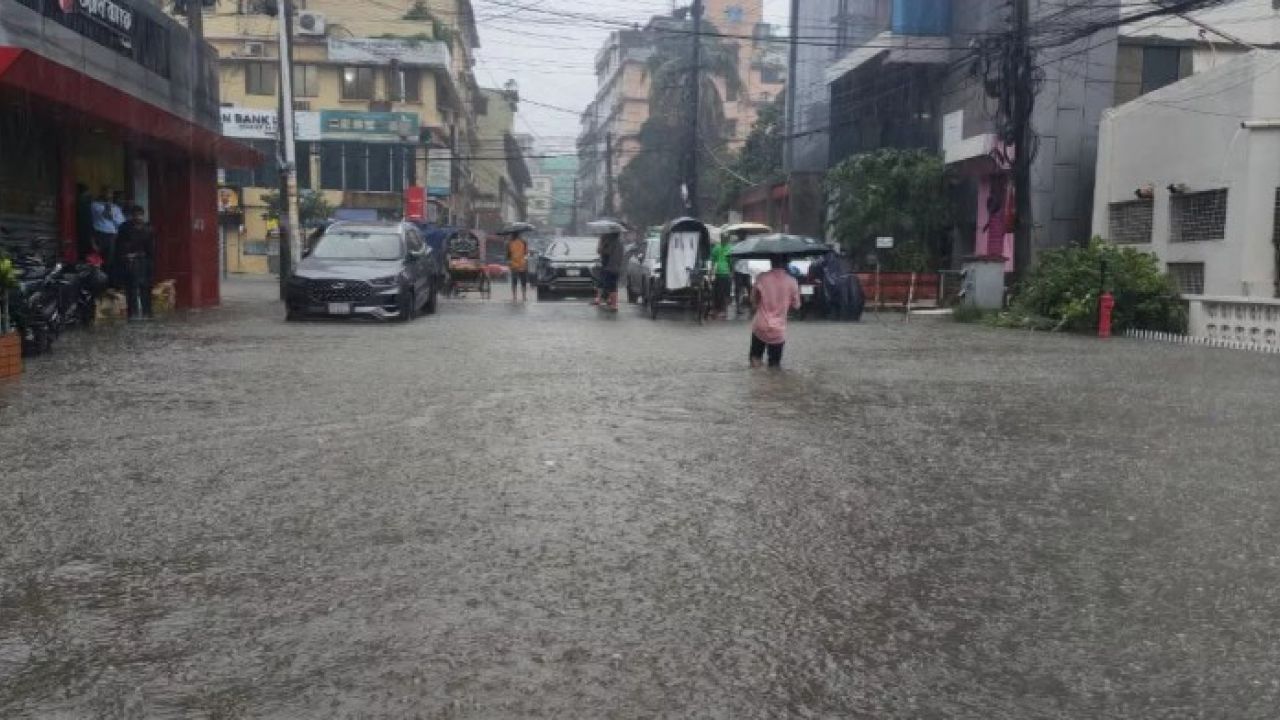 বন্যা মোকাবিলায় সরকারি ছুটি বাতিল