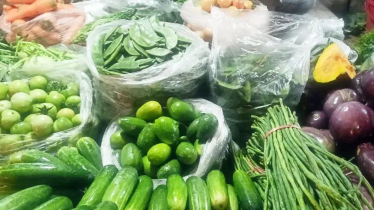 বৃষ্টিতে ঢাকায় সবজির দাম বাড়লো ১০-২০ টাকা 