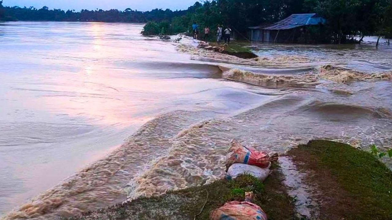 মনু ও ধলই নদী ভাঙ্গনে ৪ জনপদ প্লাবিত